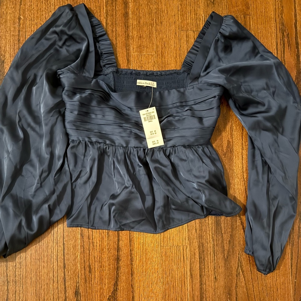 Abercrombie & Fitch cropped blue shirt size small NWT